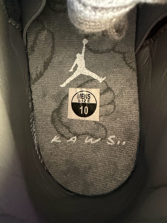 Jordan 4 Retro- KAWS Men’s size 10 - Picture 7 of 12